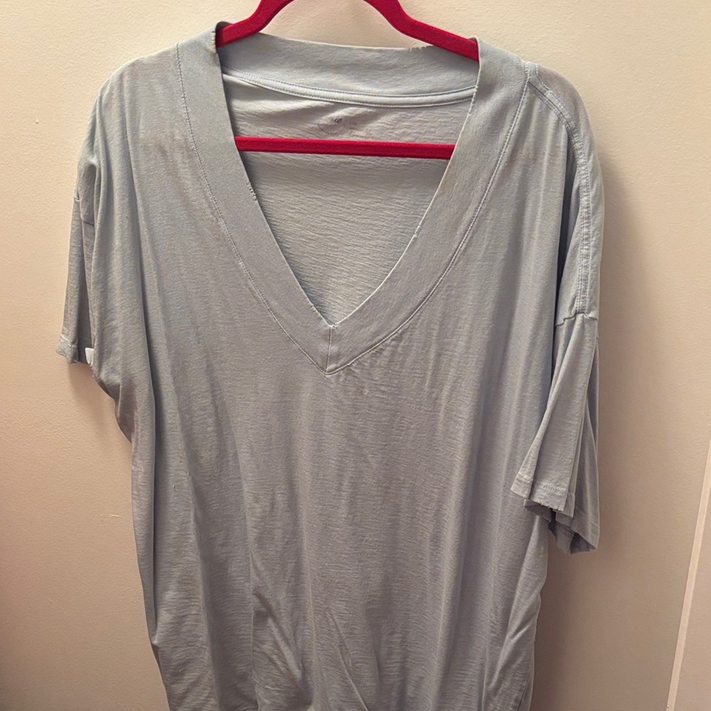 aerie light blue boyfriend V-neck tee top